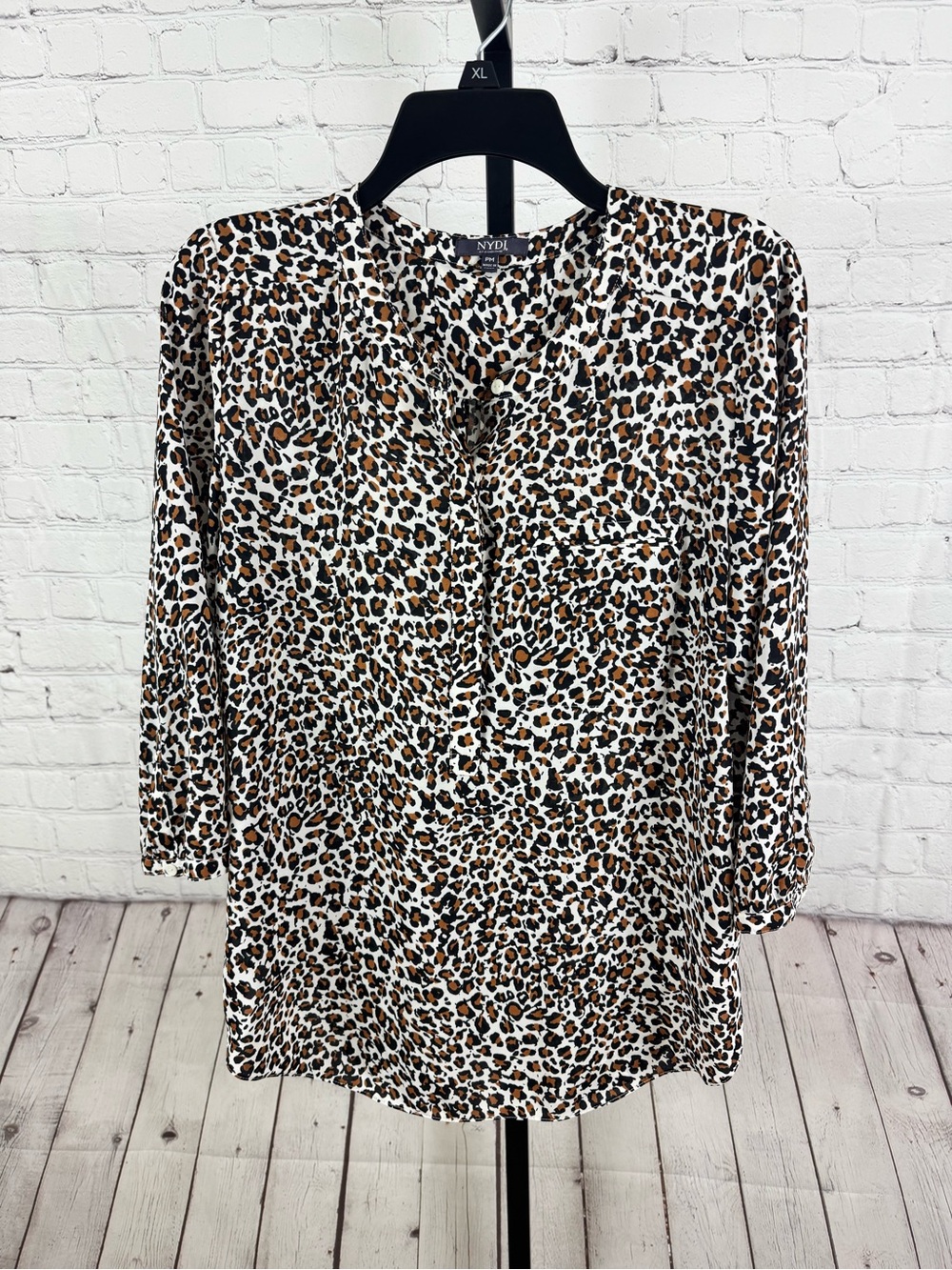 NYDJ Leopard Print Half Button 3/4 Sleeve Blouse Size Medium Petite